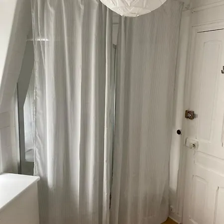 Apartment Parc Montsouris, In A Lovely Square Paris